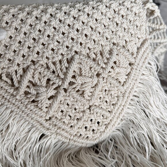 Handmade Boho Cream Macrame Crossbody Purse - Festival Ready Fringe Detail - Picture 7 of 10